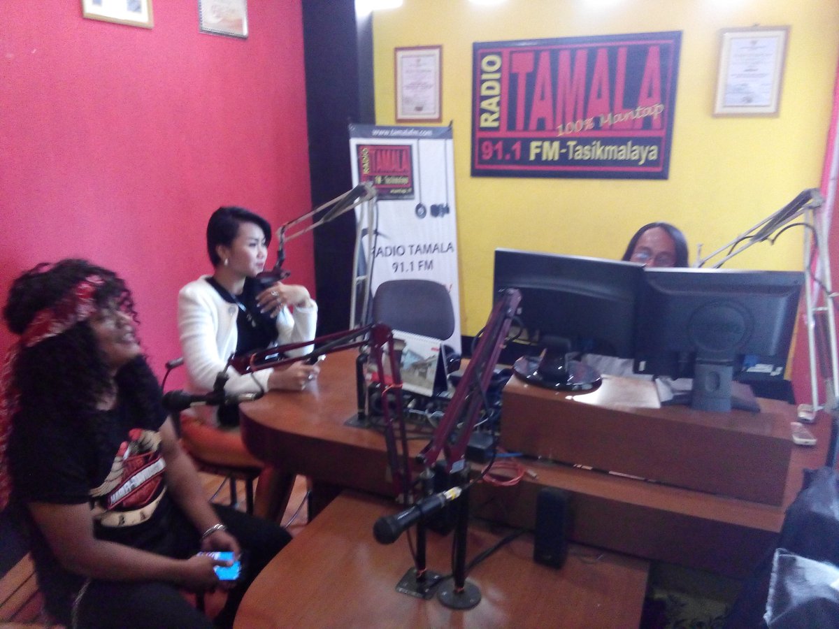 friscaselviraID's tweet photo. Live interview @Tamalafm w/@opick_black @origin_pro https://t.co/9CFg8IsBOj