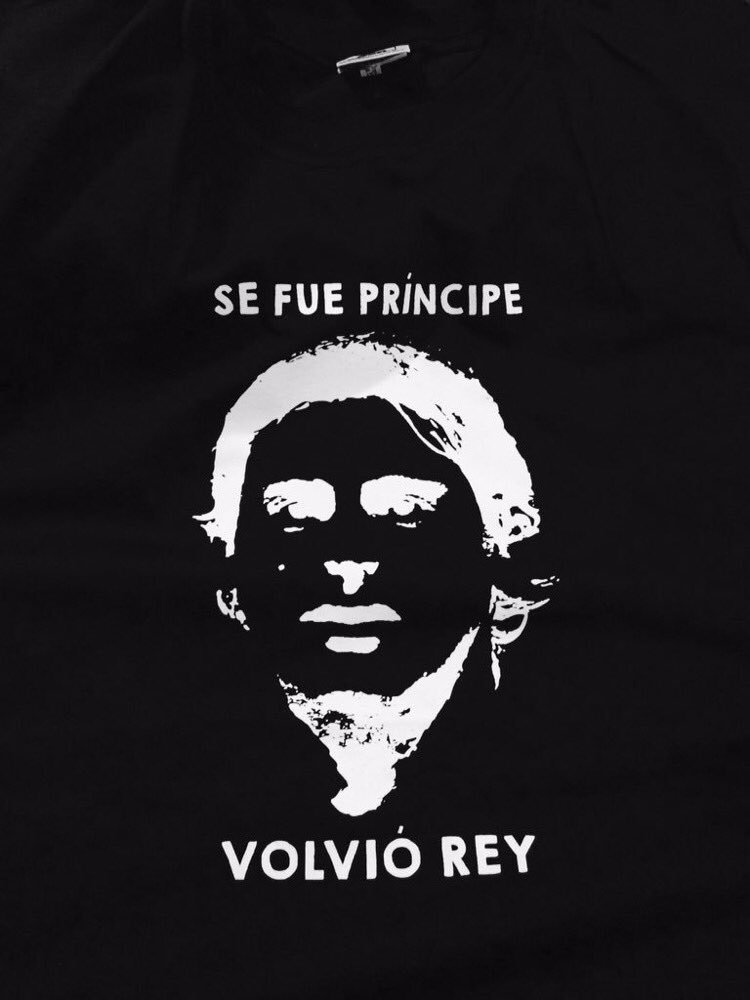 TodoPasaRemeras's tweet photo. Homenajealo en actividad! Lleva en el pecho la del príncipe! @Comu_Racing @RCSinFronteras @EstoesRacingOk https://t.co/4K9jvAbxgc