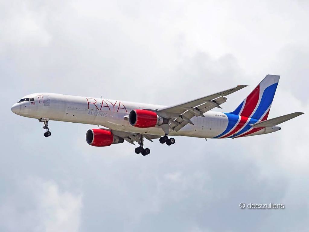 DeltaBravo33's tweet photo. Instagram : by deezzullens - .
🇲🇾 ✈️ #rayaairways
🇺🇸 #boeing #b757-26D(PCF)
🌐 #9MRYA
🛬 #SZB #WMSA

#avgeek #avporn … https://t.co/WSj23YJZi8