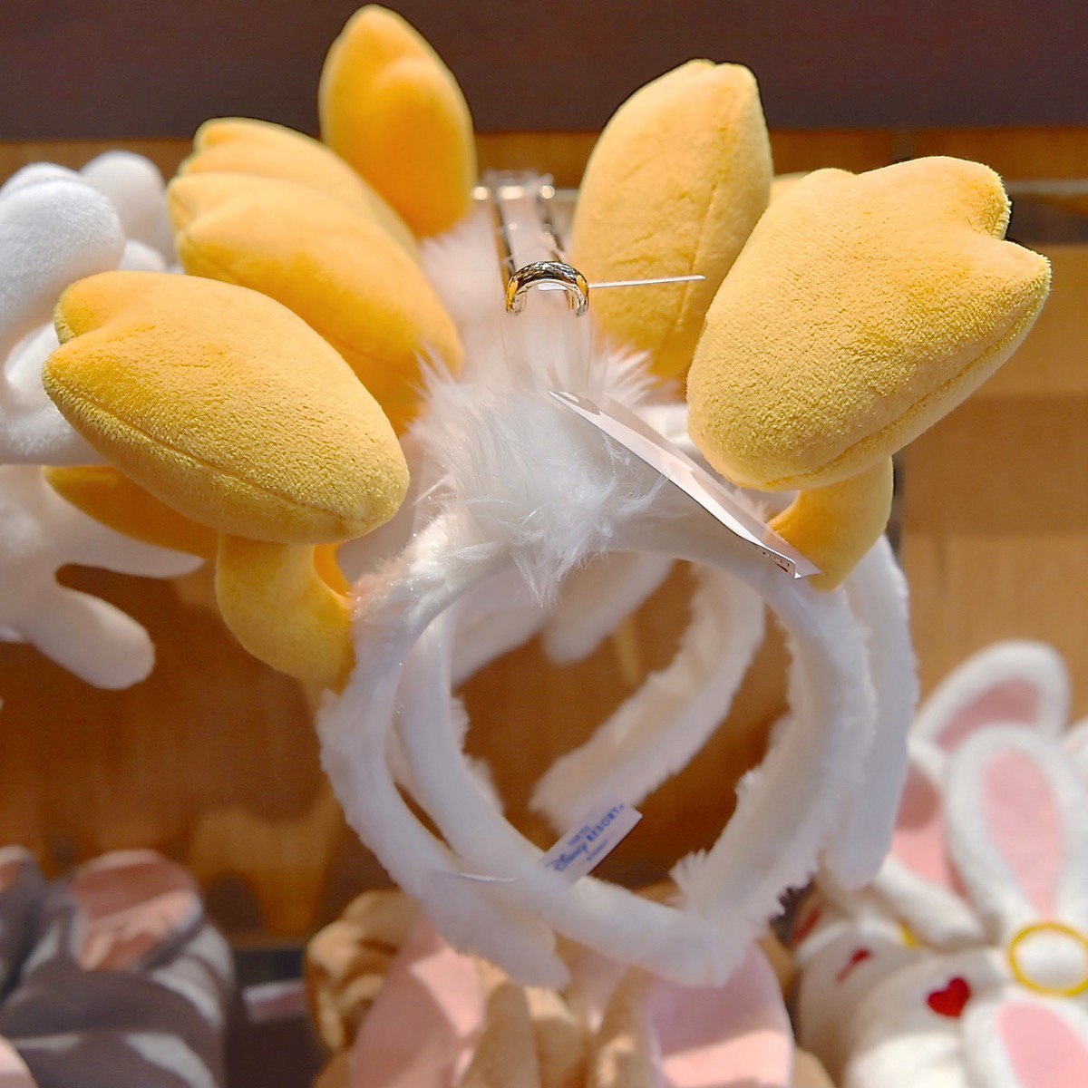 Mezzomikiのディズニーブログ Twitter પર かわいいドナルドのおしりモチーフとミッキーのグローブ型カチューシャも新発売 パークでかわいく目立てそう 価格1500円 詳しくは T Co Rrge5sre1m T Co 5byzxlgfj8