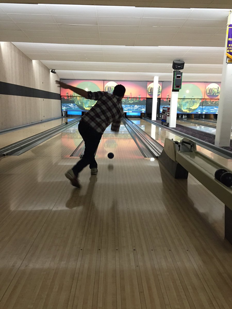 BombshellTori's tweet photo. Friday night bowling dates 😘 #bowling #Friday #Winnipeg #204 #dakota https://t.co/K2offjm5WO