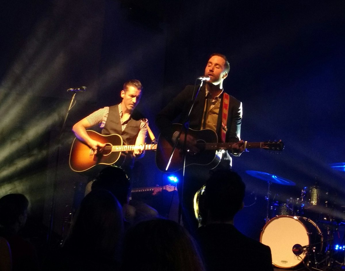 ConnectMLC's tweet photo. @RoyalWood and @peterkatzmusic performing "Brother" at @cdnmusictherapy 's benefit concert...could be brothers? https://t.co/fPucgMPk0i