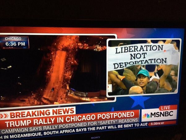 glittury's tweet photo. Chicago isn't taking any of Trump's shit https://t.co/baCi9jN6Mx