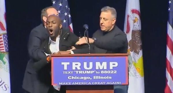 glittury's tweet photo. Chicago isn't taking any of Trump's shit https://t.co/baCi9jN6Mx