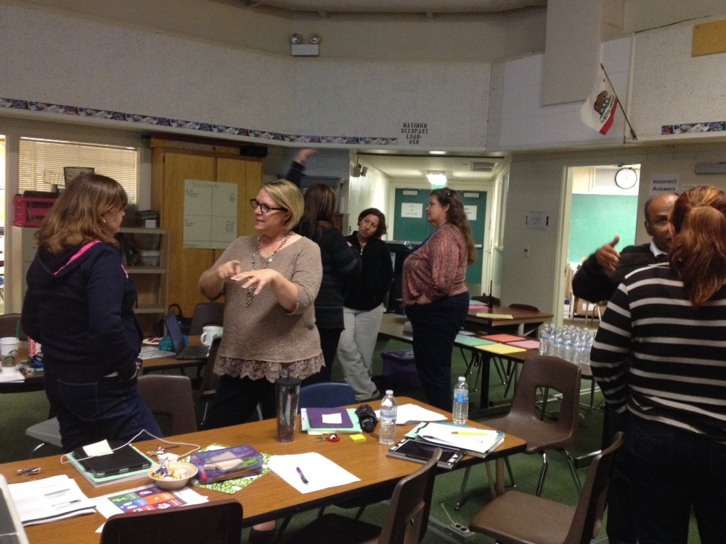LaurieSenter's tweet photo. #MtDiabloEl awesome teachers engaged in #ArtAndScience DQ5 @KeenanIrene #mdusd #focusedOnFriday https://t.co/it0t2RX8nl