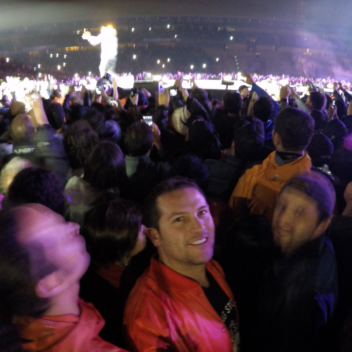 augustoreyes's tweet image. Se los juro! ese soy yo y detrás está Mick Jagger #GoProFail