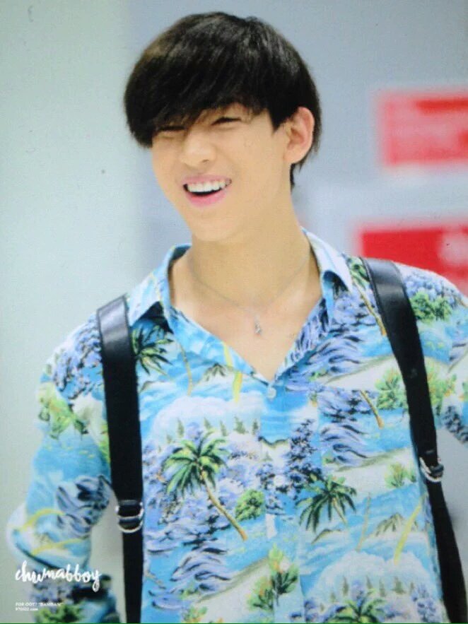 crushourliz's tweet photo. เชื่อที่พี่มาร์คบอกแล้ว " ไม่มีอย่างอื่นนอกจากคำว่าน่ารัก " ..  #MarkBam #WelcomeBamBamtoThailand https://t.co/RiONT1v1Qt