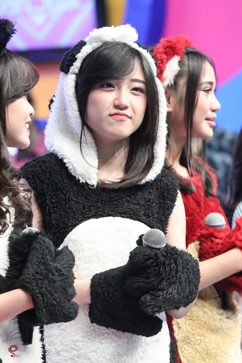 tiandwic's tweet photo. .@SinkaJ_JKT48 #JKT48K3dahSyat https://t.co/h3hJ3In3VK