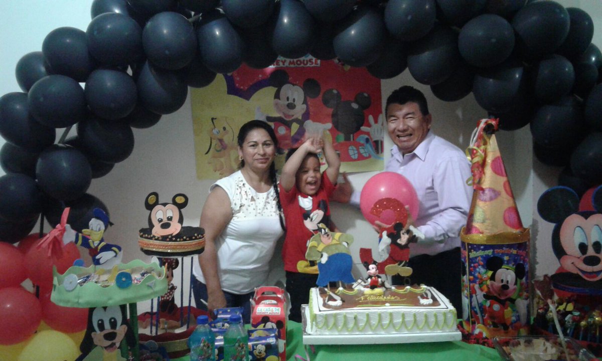 ESTONOPESA's tweet photo. #100xcientofutbol #100xCientoPremiados Dios me ha premiado con esta hermosa familia 😀👍 https://t.co/fzMz72Y1MZ