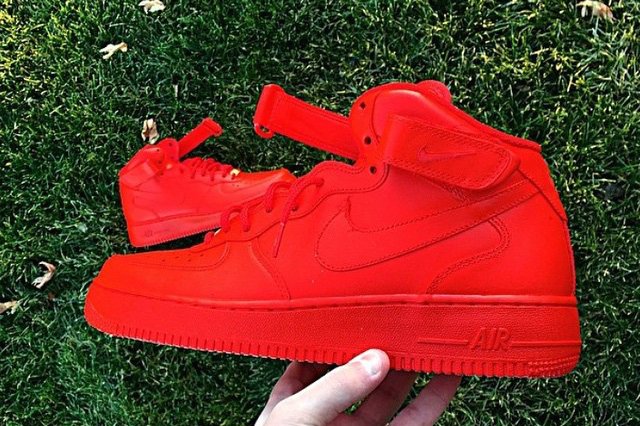 SneakerPics23's tweet photo. Red October Custom AF1's https://t.co/jzgh2Hdqpl