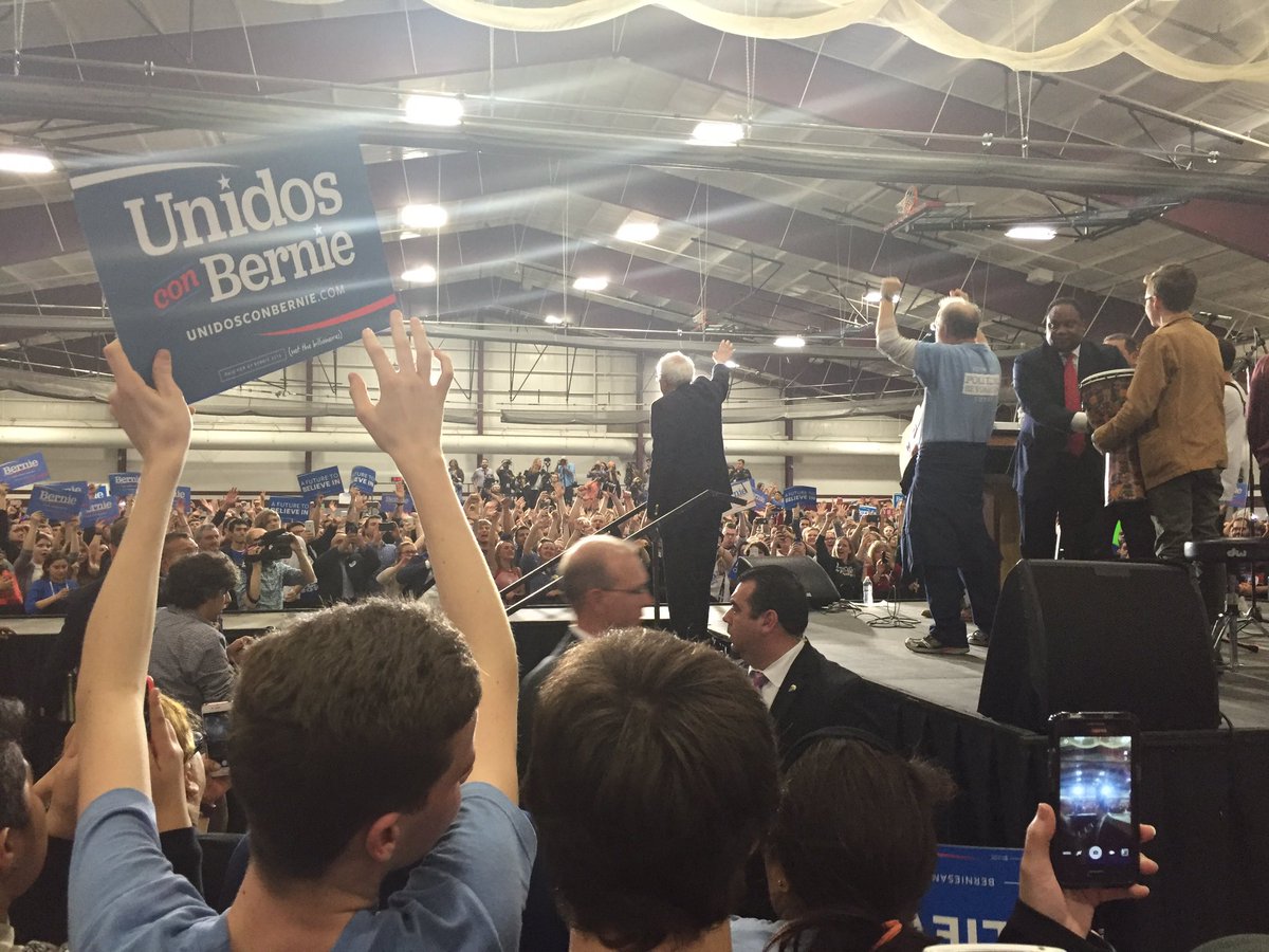 kgarciacen10's tweet photo. While the Trump rally was cancelled, thousands came out to join this political revolution. So proud of you Illinois! https://t.co/0exMWusCcg