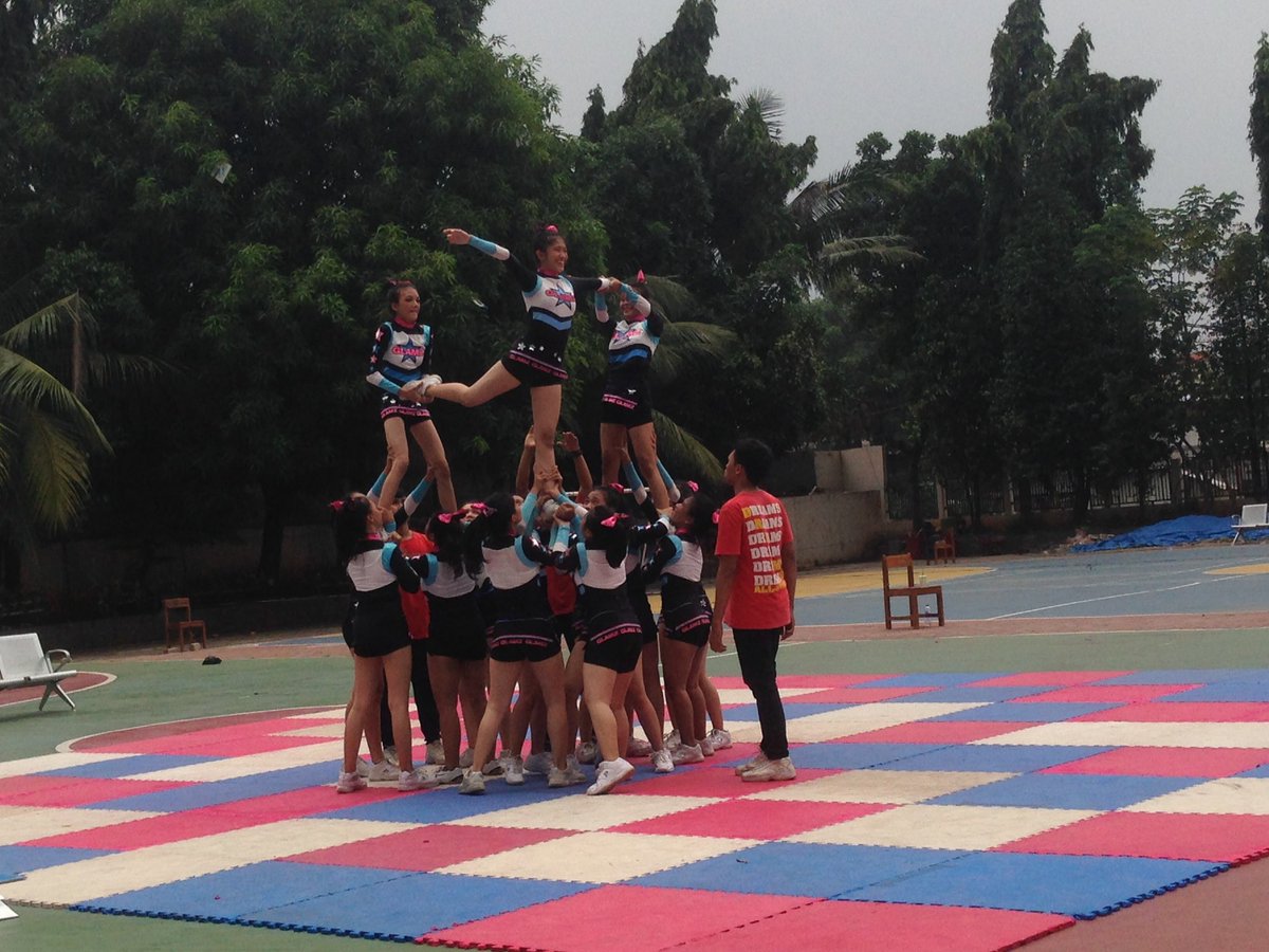 penampilan cheers ketiga oleh GLAMZ🔝🎀