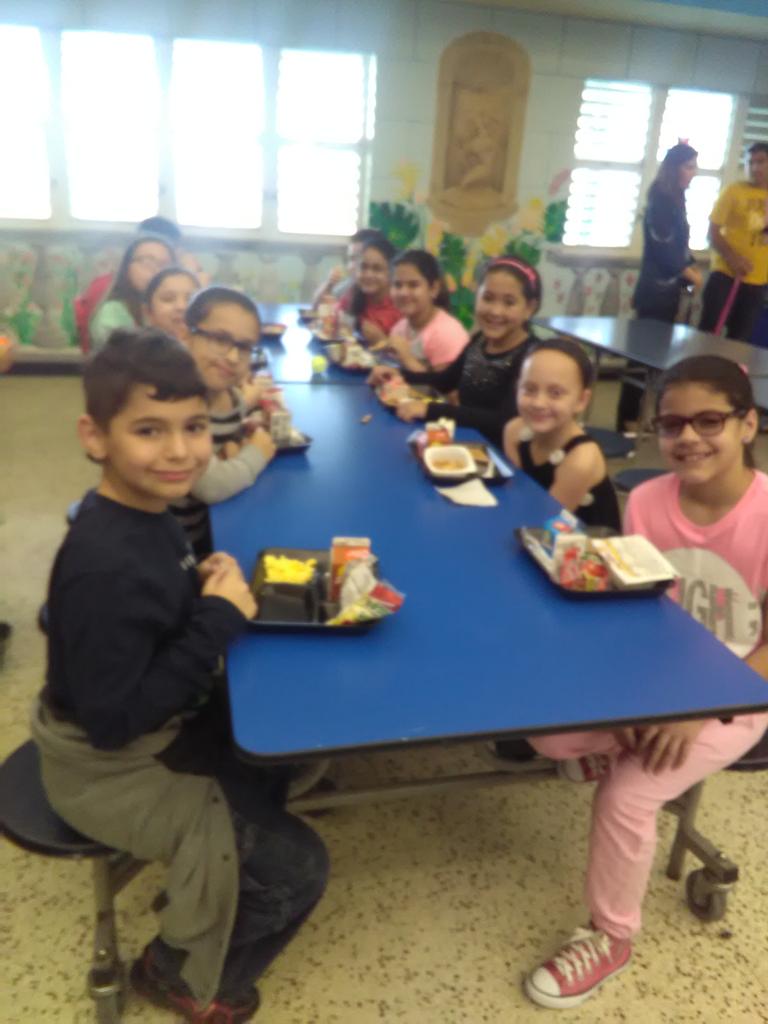 RoyalPalmElem's tweet photo. #NationalBreakfastWeek enjoying a delicious and nutritious breakfast..
come join us #Breakfastinschools @MDCPSSouth https://t.co/UTifCSiF2t