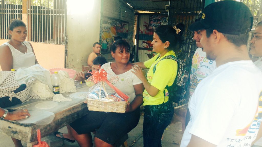 JS19JdistritoV's tweet photo. #FelicesdeCompartir
Promotoria Solidaria D5, realiza visitas a #MujeresValientes tortilleras, #MujeresAlFrente https://t.co/if2xAbVWRO