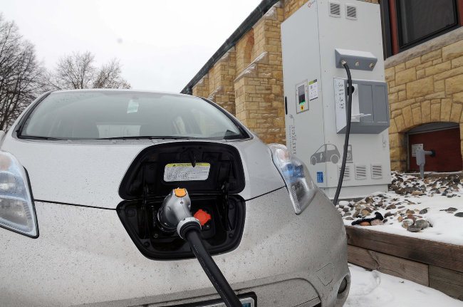 ojezap's tweet photo. Craving an electric car? Get a Nissan Leaf for cheap … and use of public chargers for free. https://t.co/Zsg12GTpdO https://t.co/NiobEr6CbR