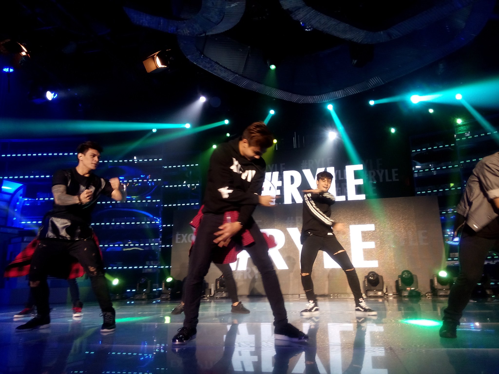 It's Showtime on Twitter: