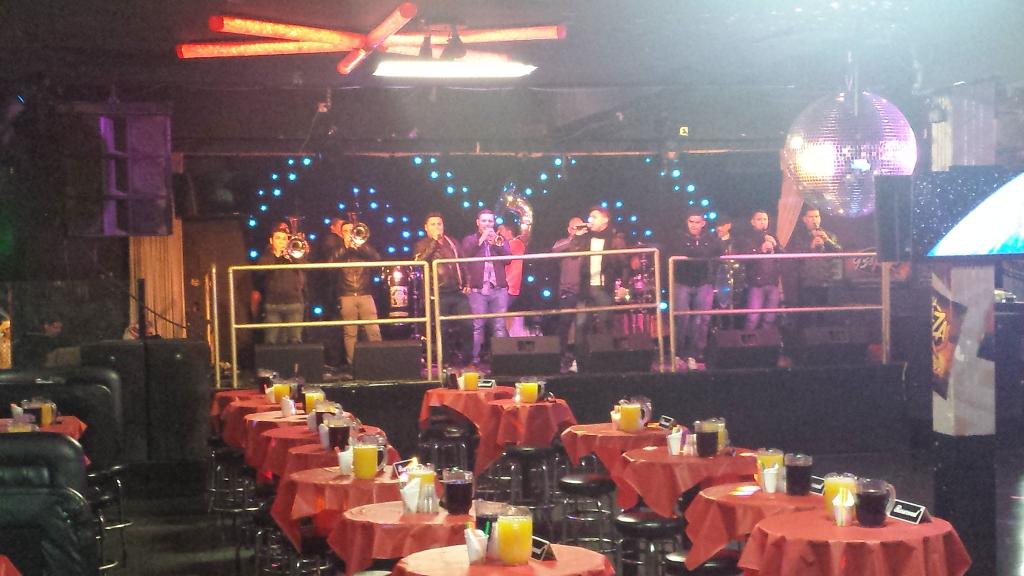 b_ranchoviejo's tweet photo. Sound Check time !!! PALADIUM sunnyvale ....... en unos minutos mas empezamos https://t.co/vjLt4hqFX1