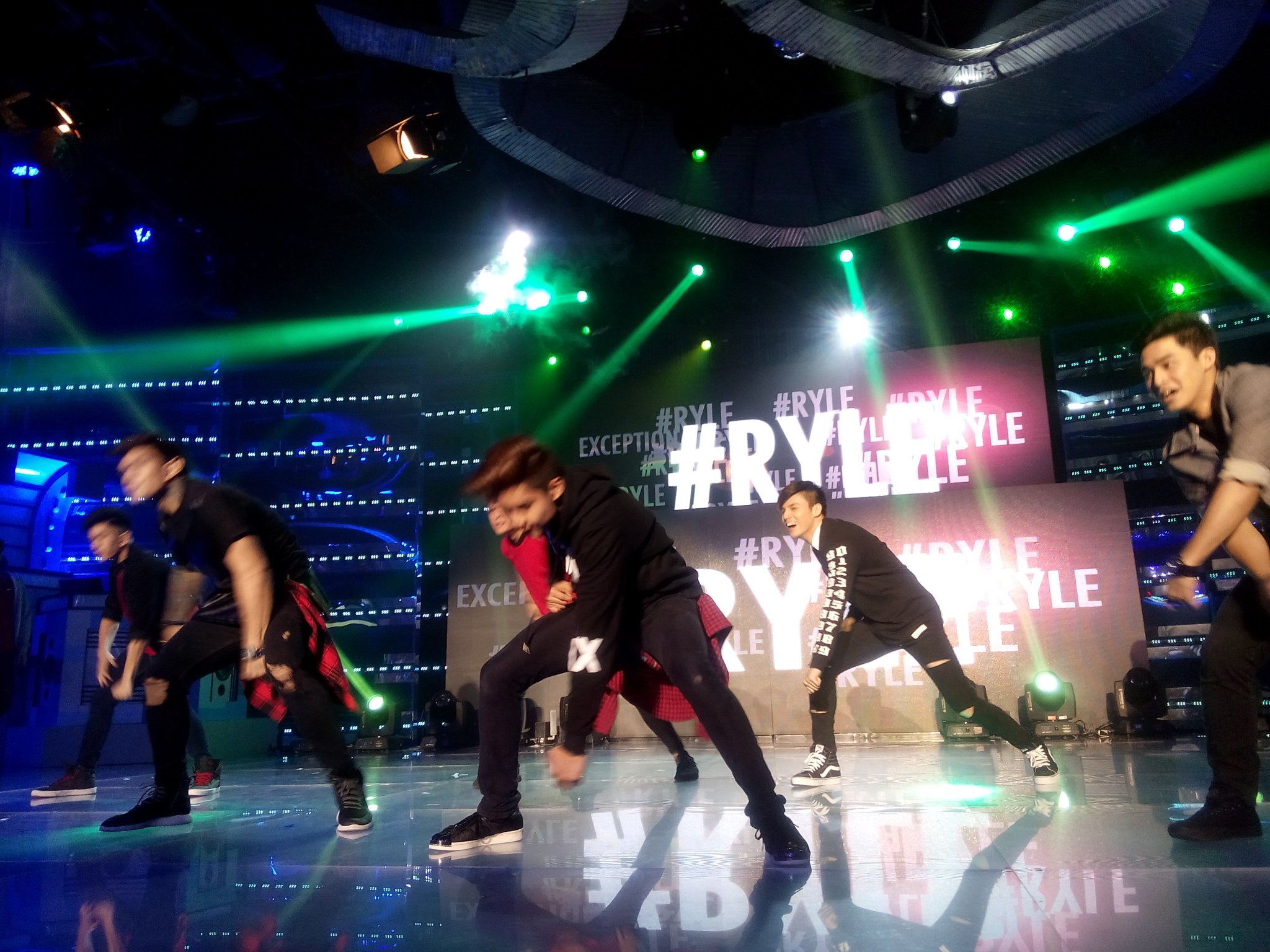 It's Showtime on Twitter: