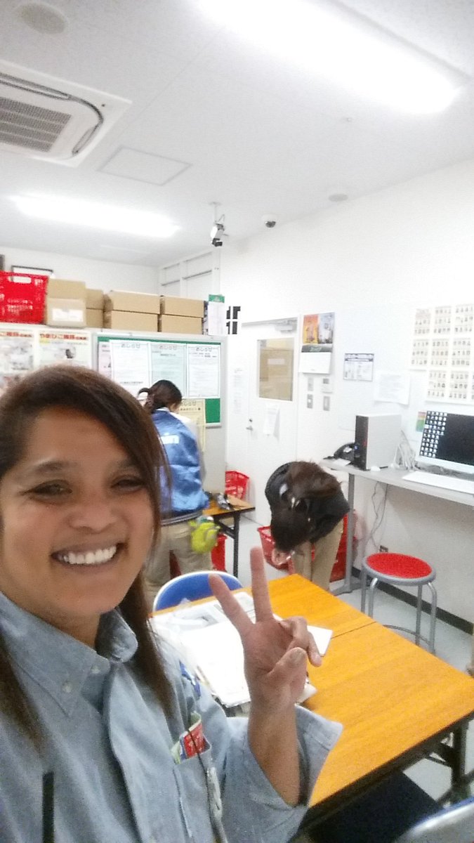 candyjavier26's tweet photo. Lol,my co workers are so cute.
#cjs #tokyo #collagues https://t.co/64aAhUOd45