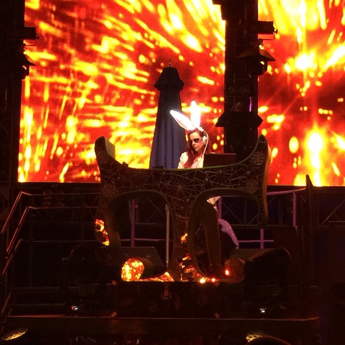 minnefornian's tweet photo. @djwendy was always my favorite, and now she's my last. #whiterabbitdj #madtparty #disneyland https://t.co/9KQxCN71RJ
