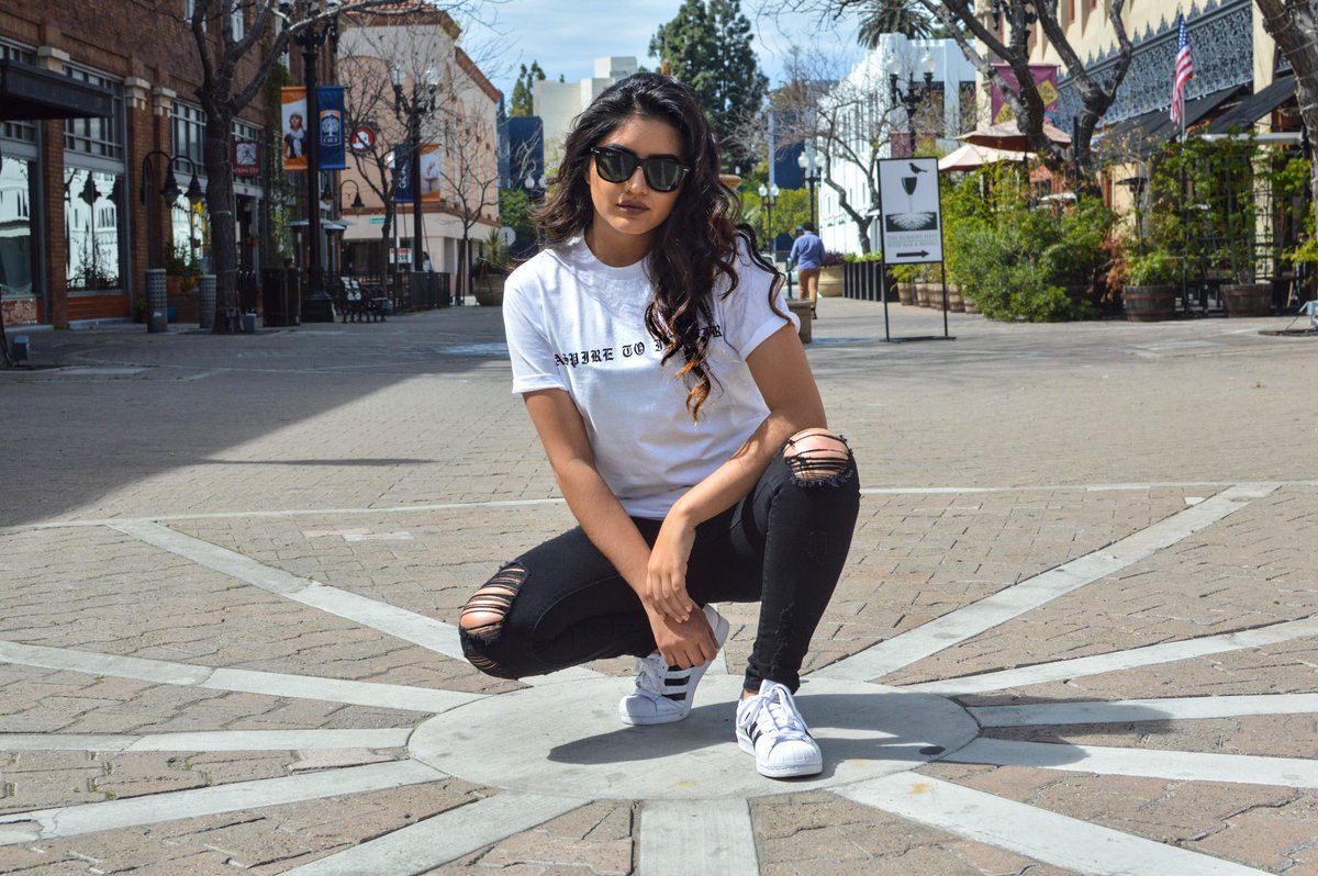 melissadiego22's tweet image. Today&apos;s shoot with @chrisrea_ feat. @Lxgndxry &quot;Aspire to inspire&quot; tee shirt🙌🏼 #DownTownSantaAna #MorePicsToCome 😎😊