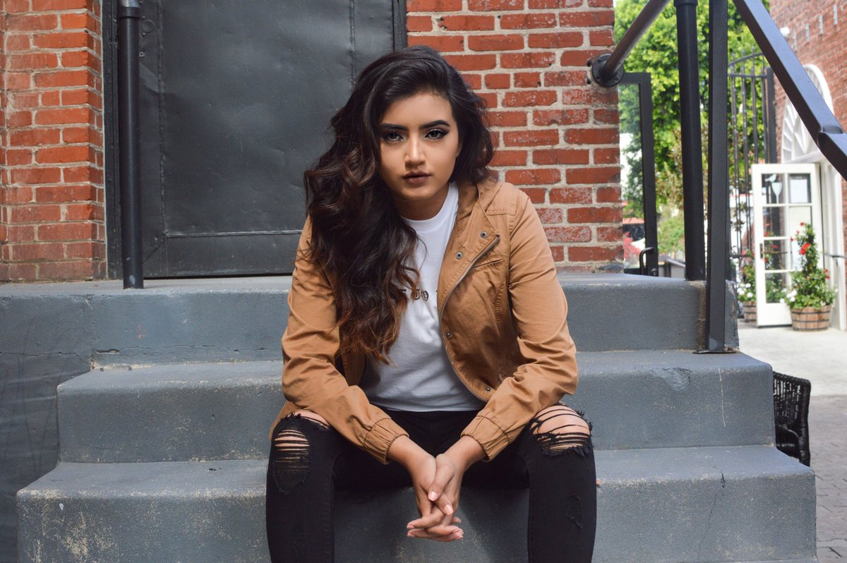 melissadiego22's tweet image. Today&apos;s shoot with @chrisrea_ feat. @Lxgndxry &quot;Aspire to inspire&quot; tee shirt🙌🏼 #DownTownSantaAna #MorePicsToCome 😎😊