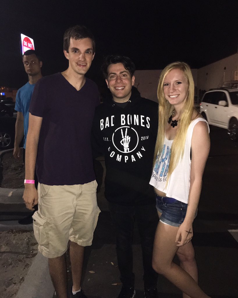MelodyMarie27's tweet photo. @HoodieAllen getting a picture with you made me a happy camper 😍❤️ https://t.co/NdkVck18L9