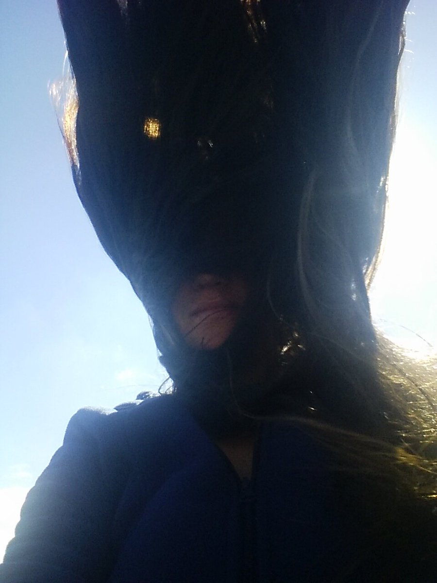 ElusiveMoments's tweet photo. Today, it's a little bit windy....
#windy #crazyhair #offtokansas #standingstraightup https://t.co/ibWY6ipj6o