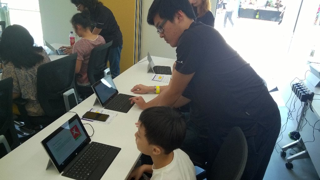 Microsoft_SG's tweet image. Anyone can learn to code with ease even the young ones with #Microsoft tool #TouchDevelop! #WeTechCare @UN_Women