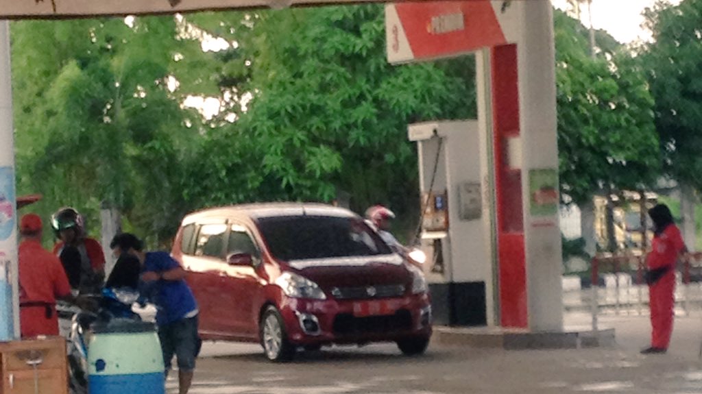 DA 720 AI Plat Merah Kok Isinya Premium Yach ? Lokasi SPBU Belitung Darat Pada Jam 18.20