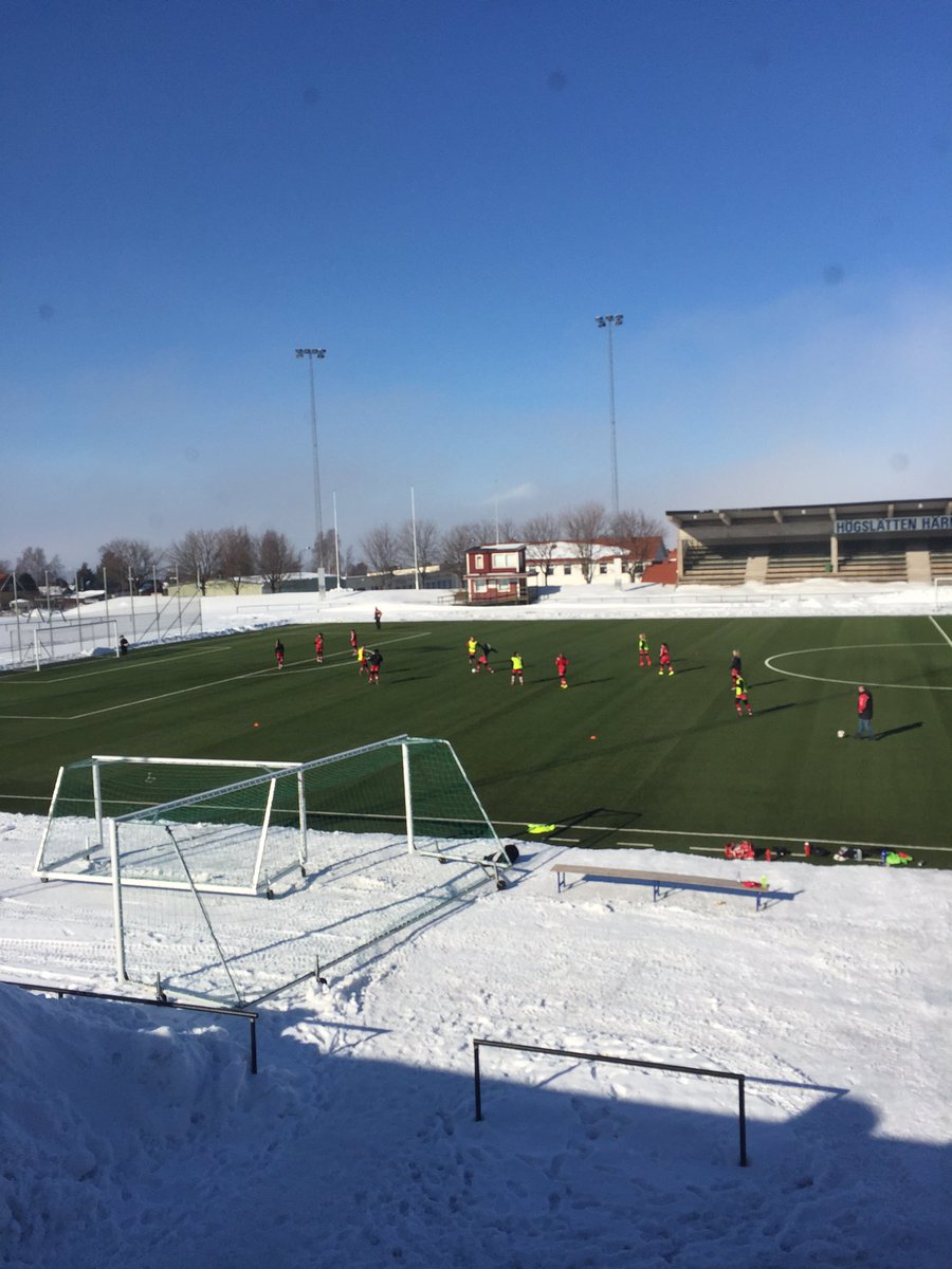 Wallblomma's tweet photo. Solig vårvinterdag och fotboll ! #biksk https://t.co/1olXWtbX5w