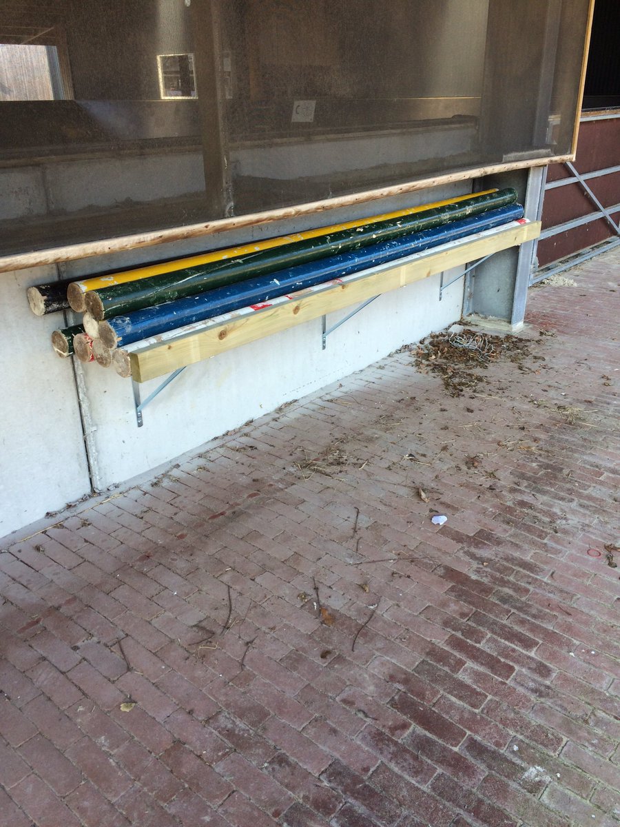 DeBaanderPGM's tweet photo. De vrijwilligers zijn druk bezig tijdens @NLDOET. De balken hangen al en de stallen worden schoon gespoten. https://t.co/CROFHIzGlH