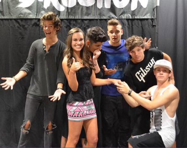 prayingforlarry's tweet photo. The TMH meet and greets were the best. #VoteOneDirecton https://t.co/RMKNlBYHC2