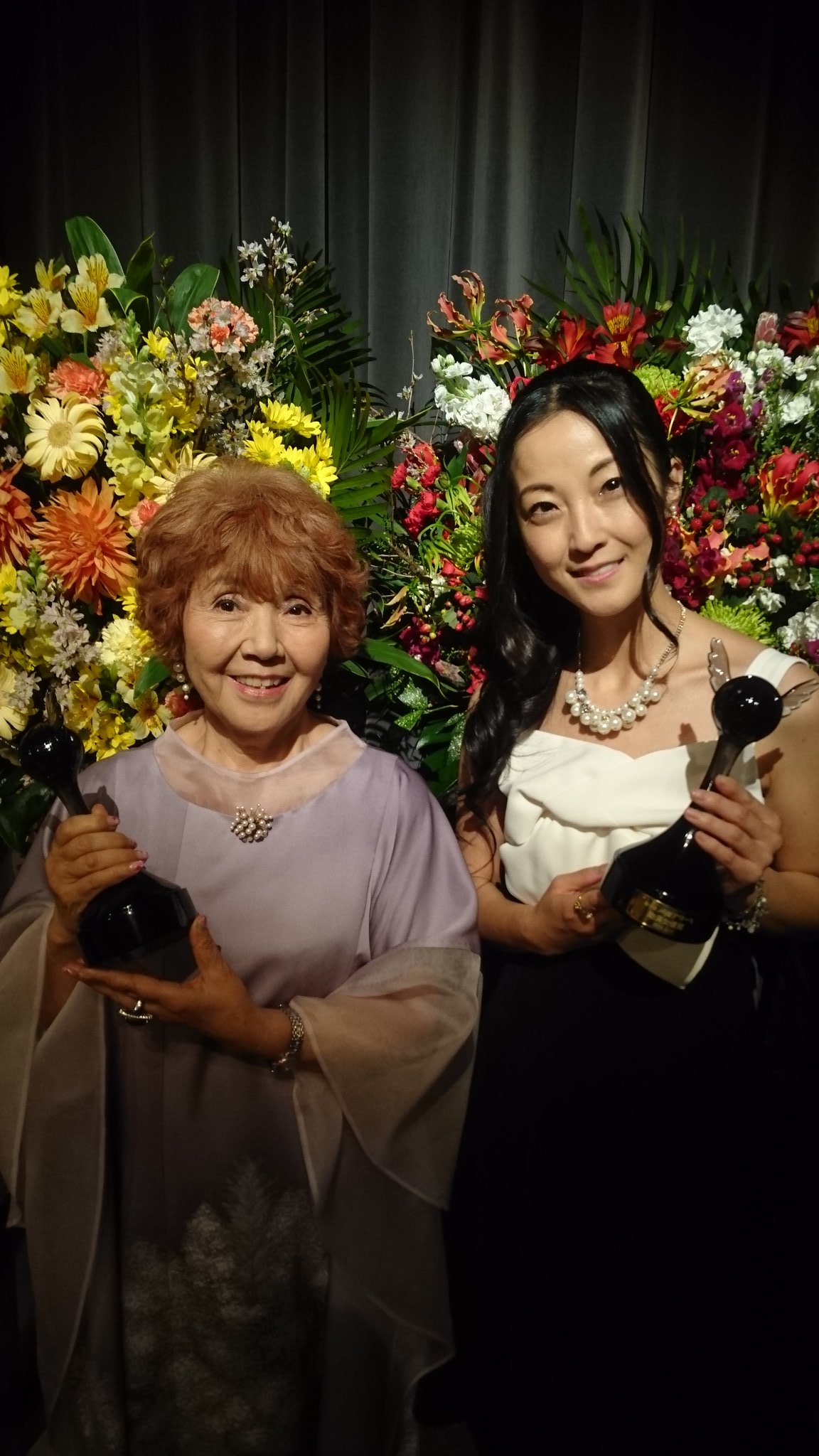 賢プロダクション 第十回 声優アワード 賢プロダクションからは伊藤静が助演女優賞 野村道子が功労賞を頂戴致しました 本当にありがとうございました 声優アワード T Co Goucuz5ppp Twitter