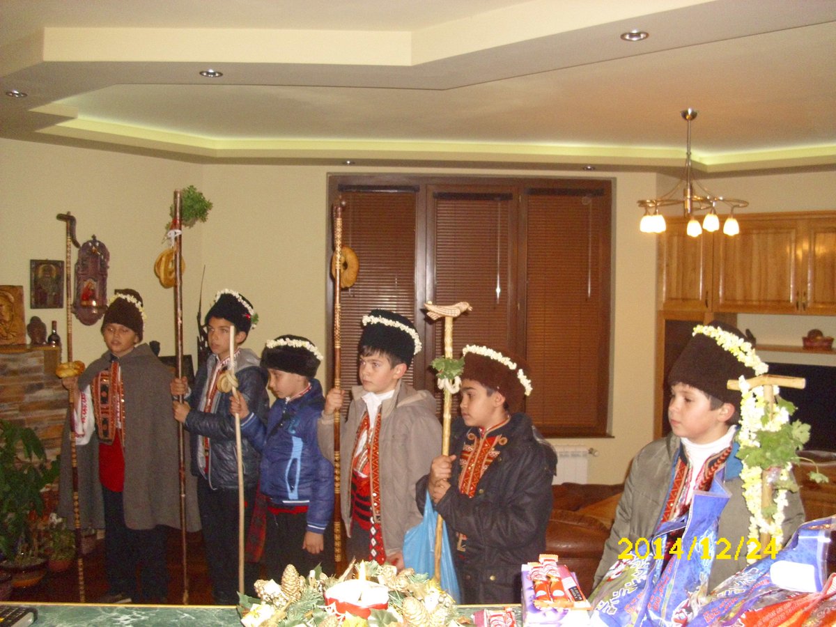 ira_nm's tweet photo. Folk traditions in Bulgaria Christmas day https://t.co/pF3gQn4ekm