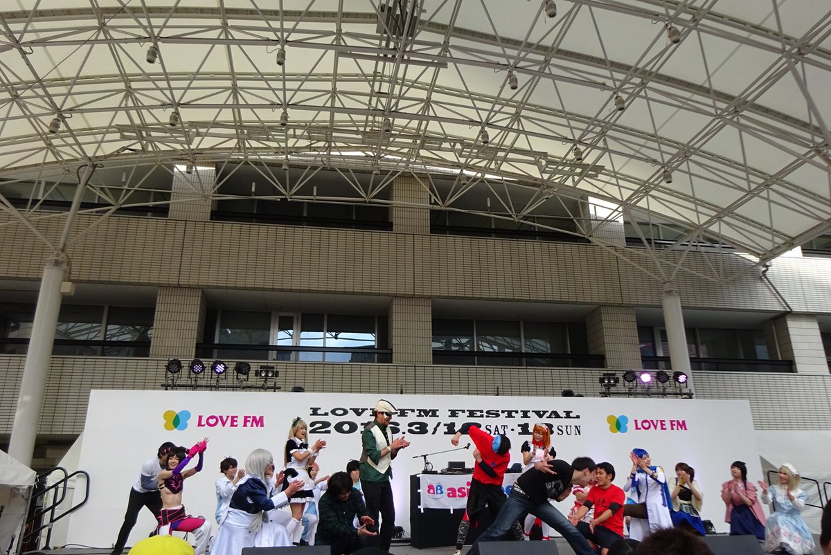 asianbeat_chan's tweet photo. アジアンビートステージ@LOVE FM Festival 大盛況だビー🎵　
明日は１４時からは手嶌葵さんのライブ@福岡市役所前ふれあい広場だビー🎵

#lovefm #手嶌葵 https://t.co/nGLJqocRbj