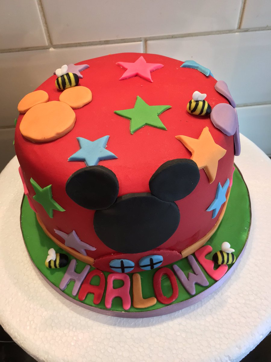 Amber Rose Cakes tweet media