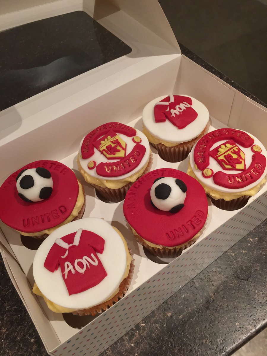 Amber Rose Cakes tweet media