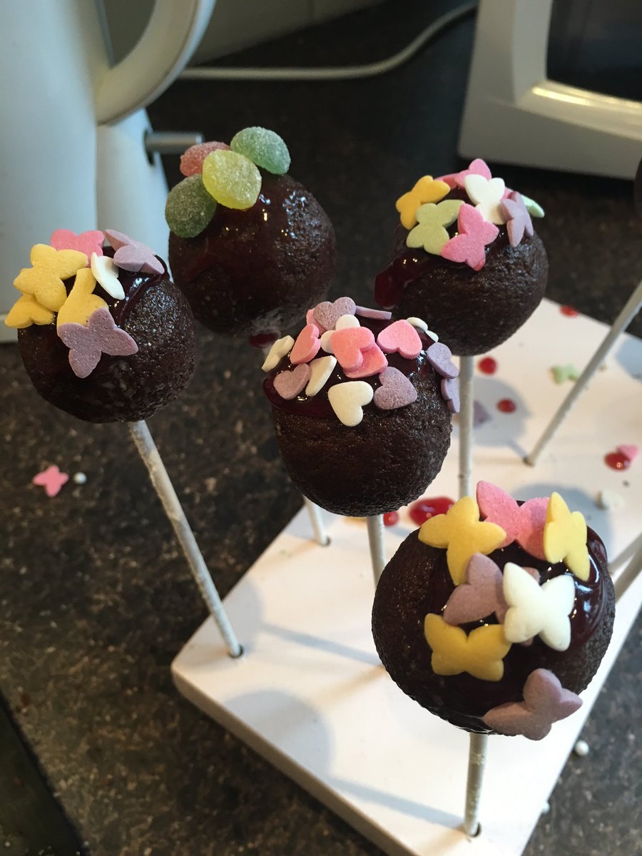 Amber Rose Cakes tweet media