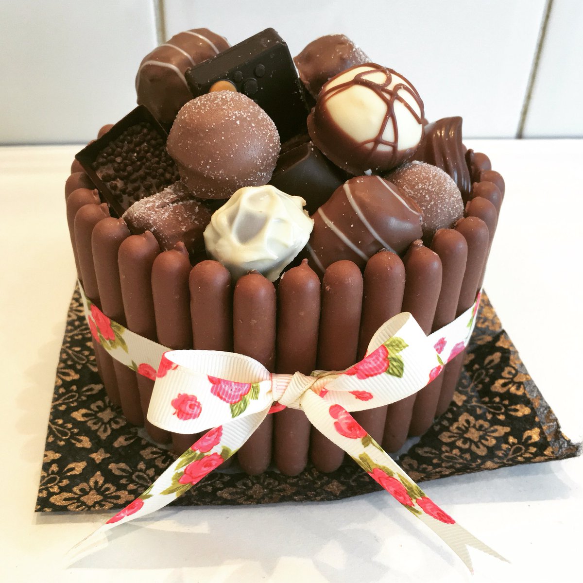 Amber Rose Cakes tweet media