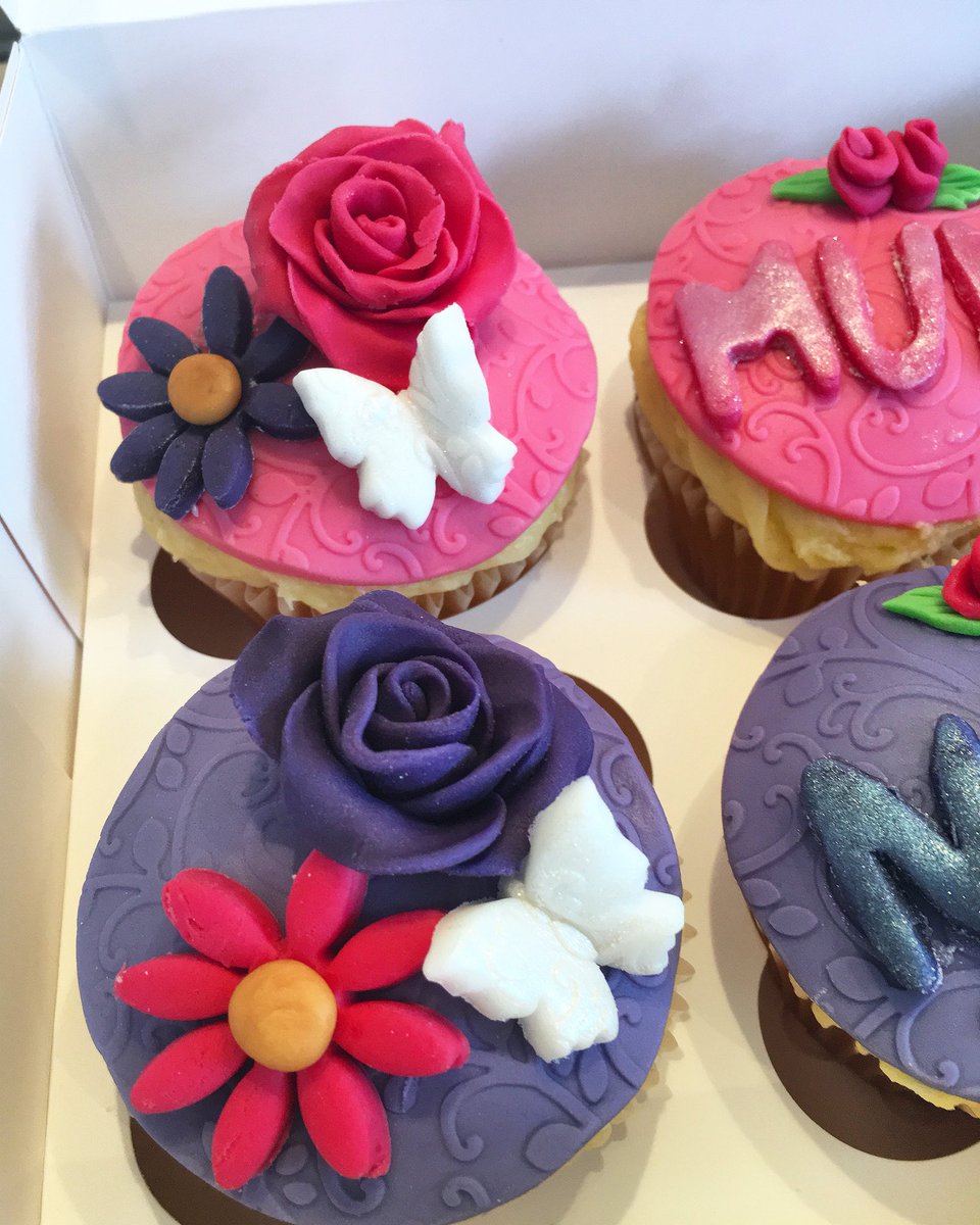 Amber Rose Cakes tweet media