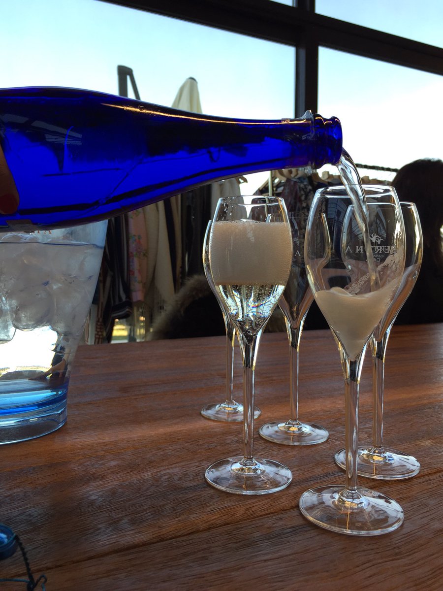 Comença el taller d'estilisme i noves tendencies al Bubbles wine bar <a href="/cavabertha/">Cava Bertha</a> <a href="/manifestochic/">Manifesto Chic</a> Super🔝🔝