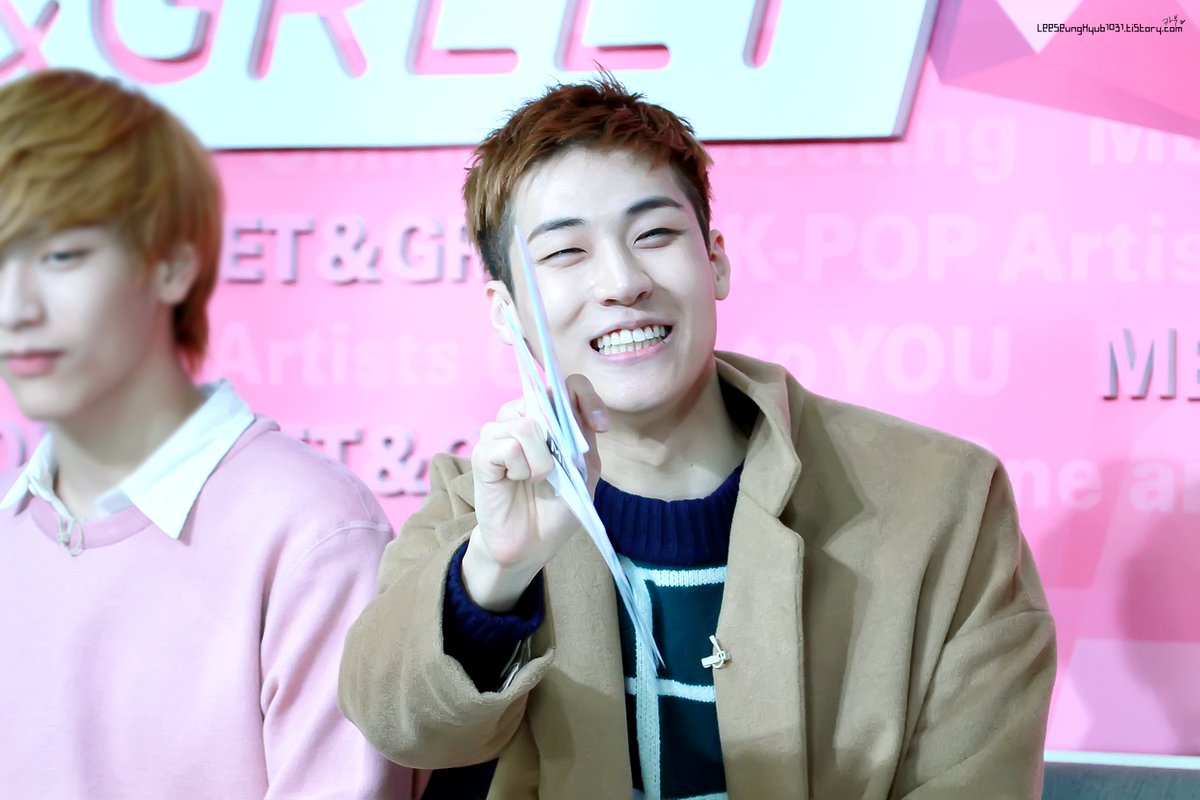 cappu_19921031's tweet photo. 151111 Meet&Greet #엔플라잉 #NFlying_Lonely #Lonely #이승협 #승협 #제이던 #승짱구 @NFlyingofficial 빼빼로데이 승협오ㅃㅏㅋㅋ 응,,화이트데이 승협이..기대ㅋㅋ https://t.co/cmDaZi0yzw