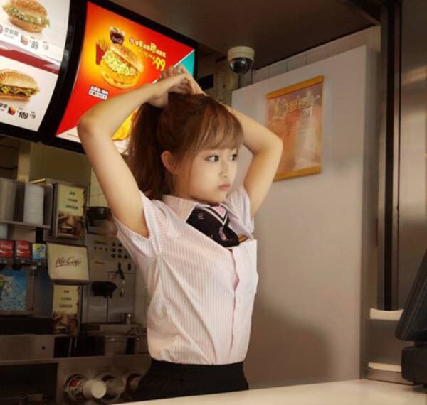 ぢゅんなう 公式 くそかわいい 台湾のマクドナルド店員 でも明らか整形 かわいい こーゆう顔タイプ ハグしたい可愛すぎ T Co 3hwnlmyzhs Twitter