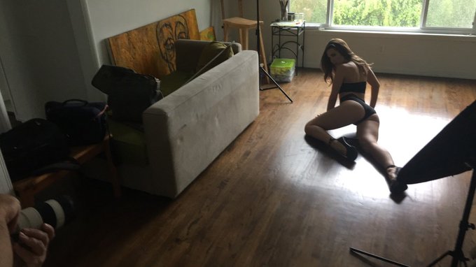 Some bts from today's shoot ❤️ have a great weekend my loves! 😘😘 https://t.co/Uo7WbzeNDm