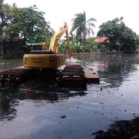 sdputataairjaku's tweet photo. Pengerukan Kali Lodan (Jembatan Putar)@DinasTA_Jakarta @basuki_btp @BeritaJakarta @RadioElshinta @utara_satu https://t.co/D5XkUnqrkn