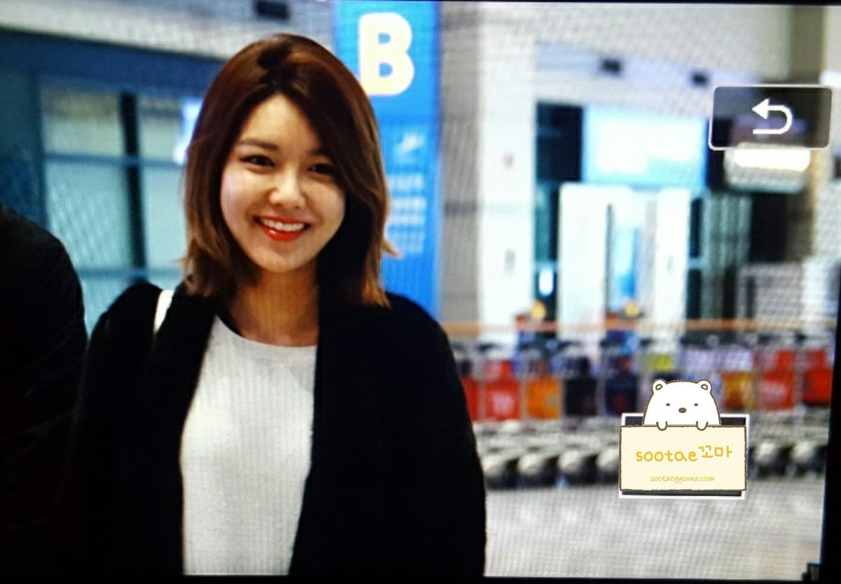 [PIC][12-03-2016]SooYoung trở về Hàn Quốc vào chiều nay CdVDHj6VAAAWiRZ