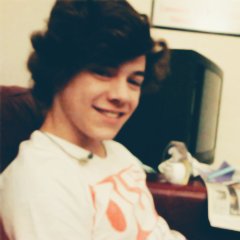 Hello everyone!!🎀 My name's Troye. Please retweet!!☁😺