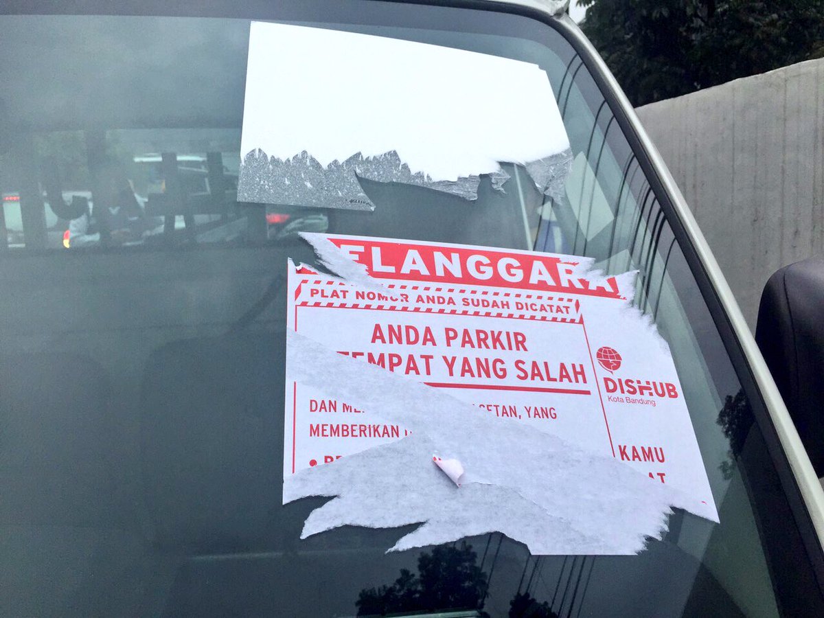 Mulai minggu ini, selain digembok, Yg parkir sembarangan di Bdg akan ditempeli banyak stiker yg susah dicabut.