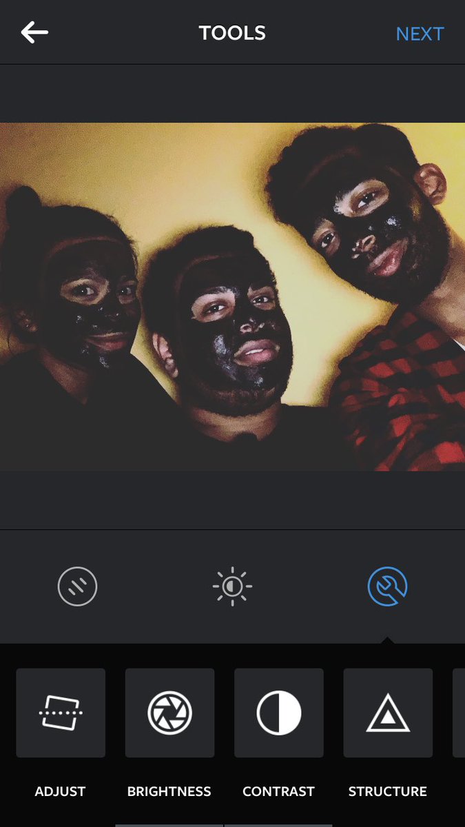 DmitriRuwan's tweet photo. Who doesn't enjoy a good Ol facial? #ptr #blackfacial #whoyouRosa https://t.co/1OANcmyulz